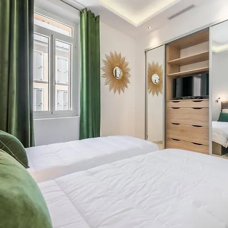 Wow View! 2br Facing Old Port 4th Floor Olam * كان